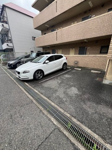 ケイズ本山の駐車場