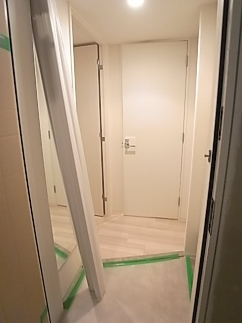 セレニテ神戸元町クレアの玄関