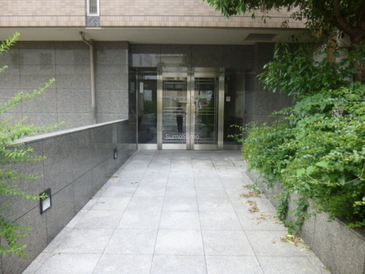 コーシン本町橋のエントランス