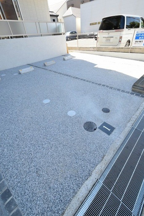 グレイスコート住吉本町の駐車場