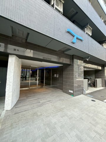 セレニテ難波グランデシュッドのエントランス