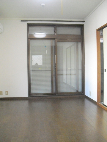 メゾン屏風ヶ浦のその他|南東向き角部屋２面採光　６帖洋室
