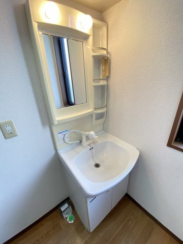 ノーズヴィラ一番館の独立洗面台|※同タイプの部屋写真です