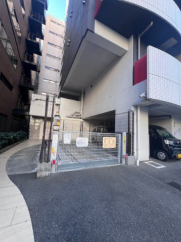 セレニテ本町グランデの駐車場