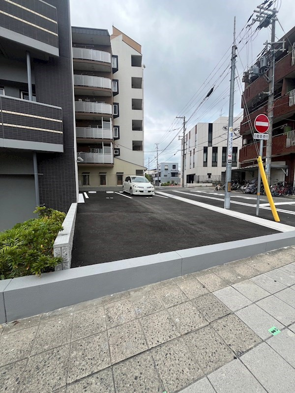セレニテ神戸ミラクノールの駐車場
