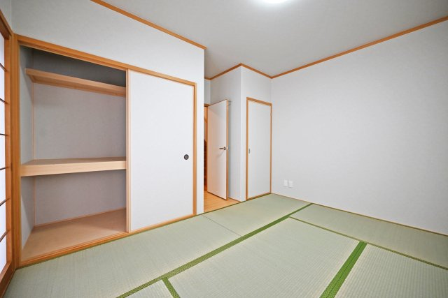 尼崎市大島1丁目中古戸建｜4LDK+駐車1台可の収納|-和室6.5帖(1F)-