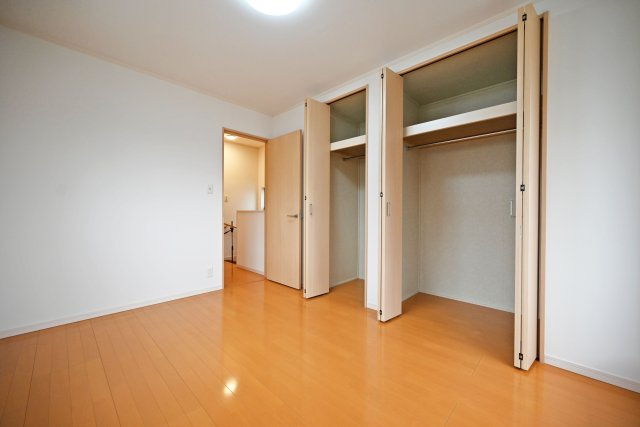 尼崎市大島1丁目中古戸建｜4LDK+駐車1台可の収納|-主寝室約6帖(2F)-