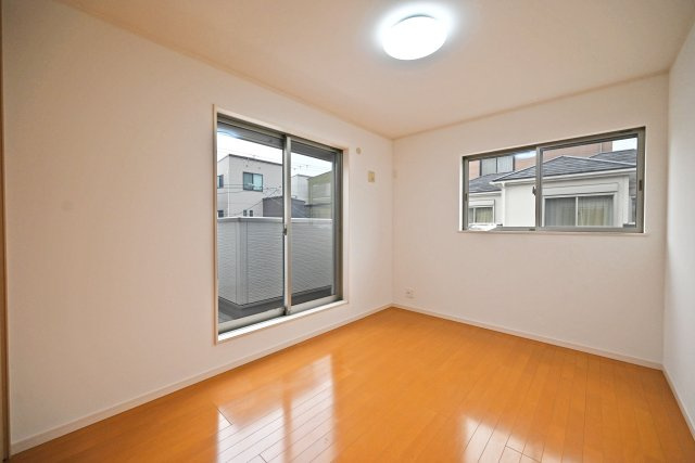 尼崎市大島1丁目中古戸建｜4LDK+駐車1台可の子供部屋|-洋室6.5帖(2F)-