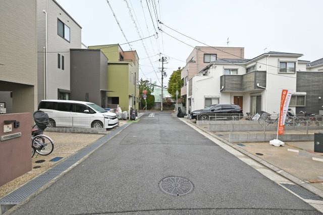 尼崎市大島1丁目中古戸建｜4LDK+駐車1台可の前面道路含む現地写真|前面道路幅は南側に約6ｍ幅です。