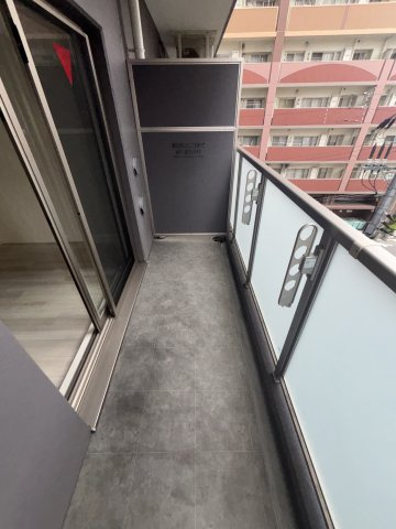セレニテ神戸元町クレアのバルコニー