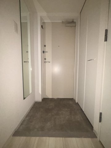 セレニテ神戸元町クレアの玄関