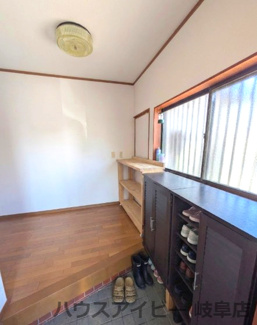 【玄関】 | 神戸町神戸中古戸建　神戸小学校まで徒歩7分！ | 神戸町中古戸建★4DK★お車3台OK★毎日通る玄関はこちらです