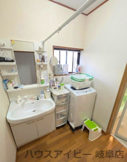 【独立洗面台】 | 神戸町神戸中古戸建　神戸小学校まで徒歩7分！ | 神戸町中古戸建★4DK★お車3台OK★独立洗面化粧台付き