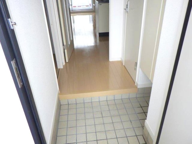 コルトーナ壱番館の玄関|シンプルで使いやすい玄関です