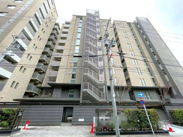 ◆ＬＤＫ広々２０帖以上の角住戸◆３沿線利用可◆ペット飼育可能（規約有）◆プレミスト京都烏丸御池２番館の外観|マンション外観
左から１・２・３番館