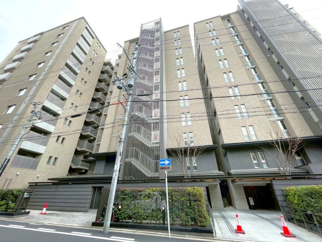 ◆ＬＤＫ広々２０帖以上の角住戸◆３沿線利用可◆ペット飼育可能（規約有）◆プレミスト京都烏丸御池２番館の外観|マンション外観
左から１・２・３番館