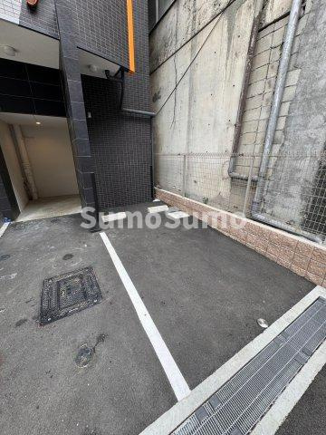 セレニテフラン本町の駐車場