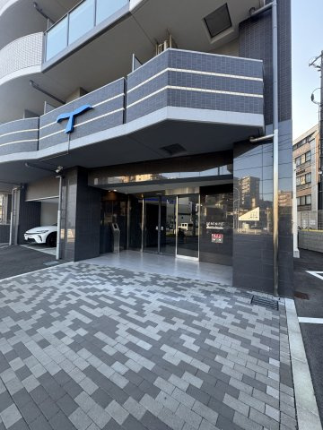 セレニテ神戸ミラクシュッドのエントランス