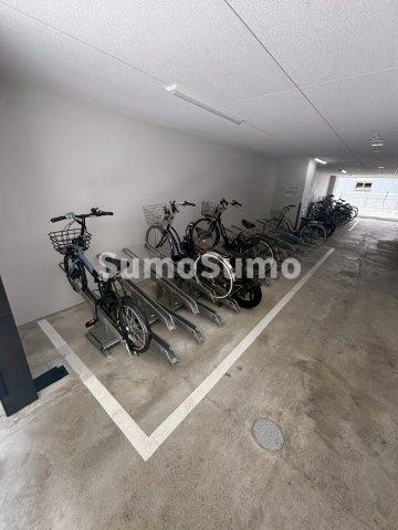 セレニテ日本橋ミラクの駐車場