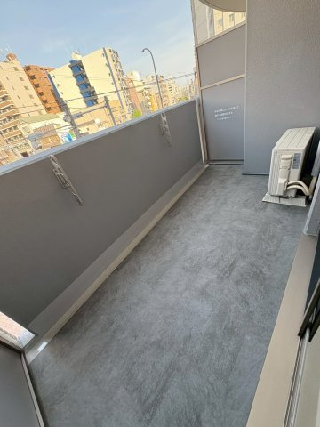 セレニテ神戸ミラクシュッドのバルコニー|外からの目が気にならないバルコニーで洗濯物が干せます
