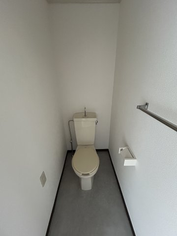 セレニティ武庫之荘のトイレ|落ち着いた色調のトイレです