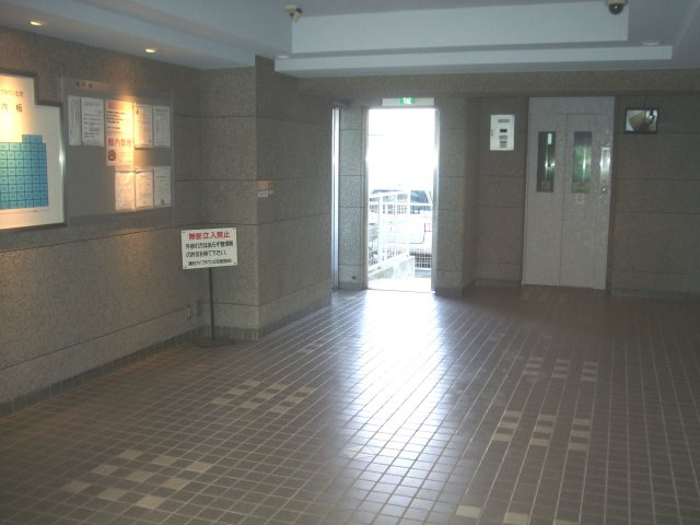 藤和ライブタウン立花のエントランス