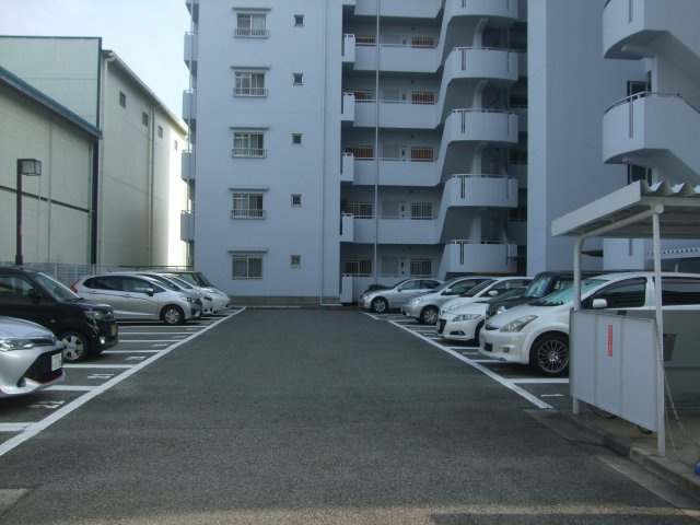 藤和ライブタウン立花の駐車場