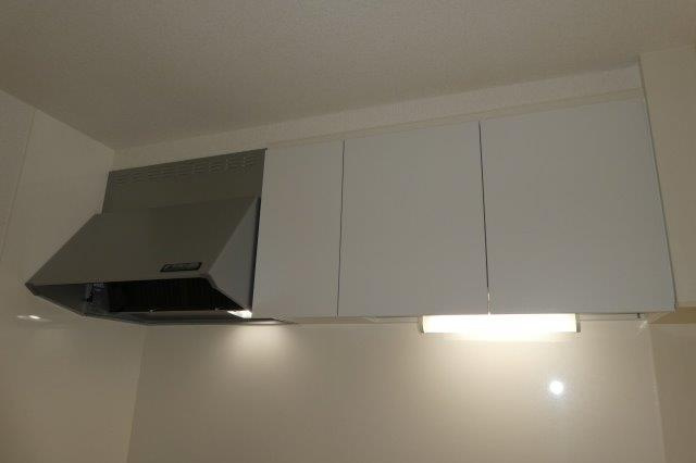 エテルナナリッシュⅡのキッチン|キッチン上収納