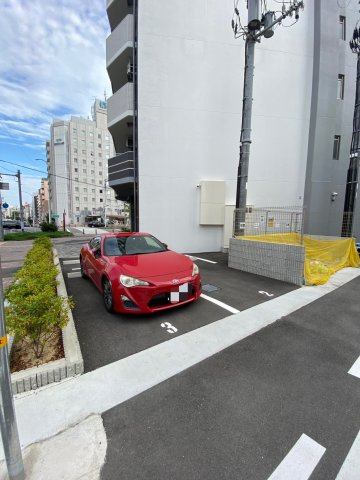 セレニテ神戸ミラクシュッドの駐車場