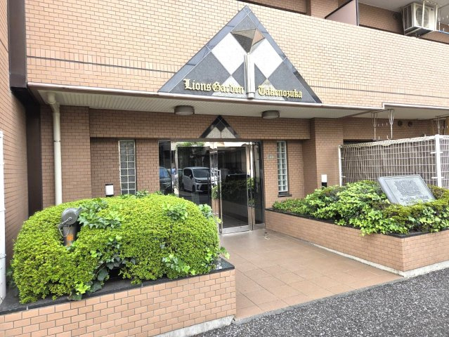 ライオンズガーデン竹の塚のエントランス