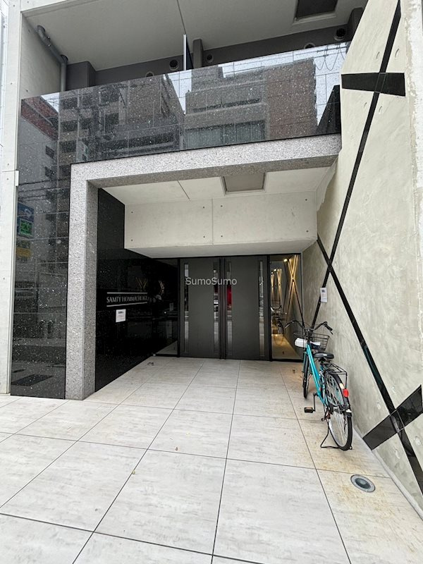 サムティ本町AGEのエントランス