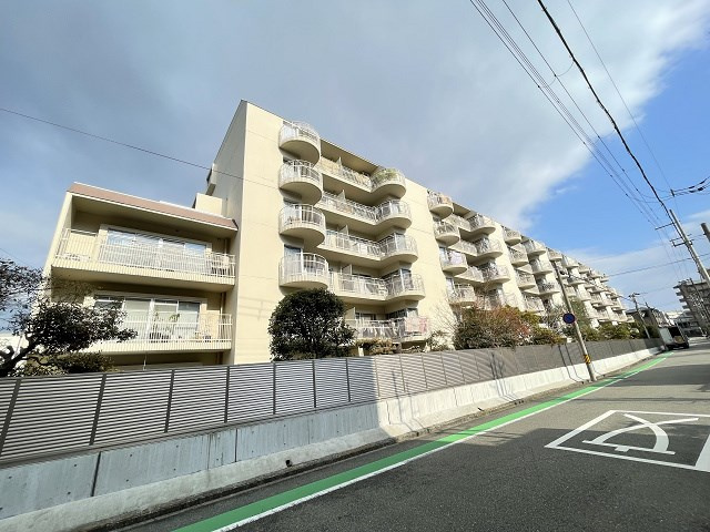 コスモハイツ甲子園口の外観