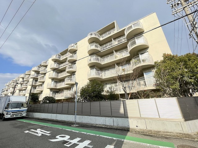 コスモハイツ甲子園口の外観
