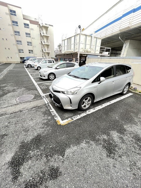 コスモハイツ甲子園口の駐車場