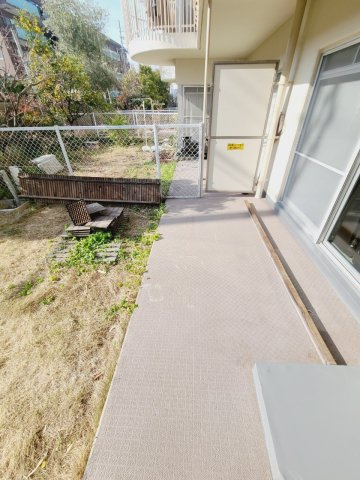 コスモハイツ甲子園口の駐車場