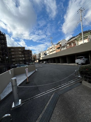 コープ野村青谷の駐車場