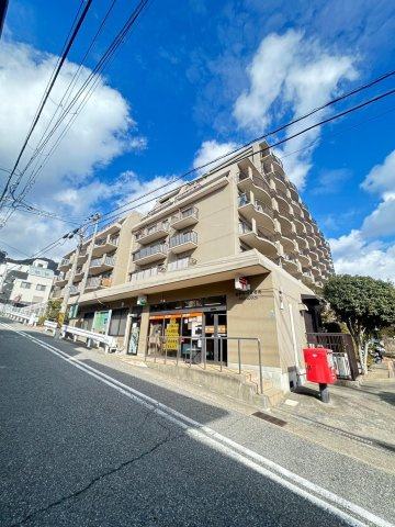 コープ野村青谷の外観