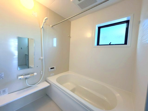 岸和田市池尻町3期全2棟リーブルガーデン　2号棟の浴室|落ち着いた空間のお風呂です