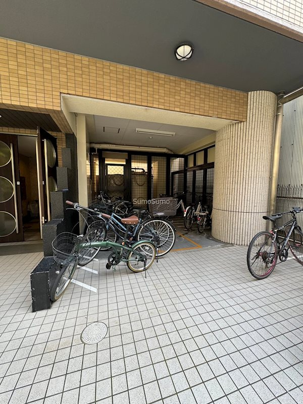 コスモリード大阪本町の外観|外観もきれいです