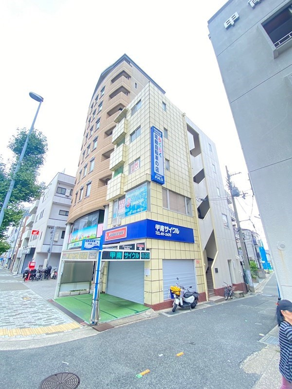サイクルビルの外観