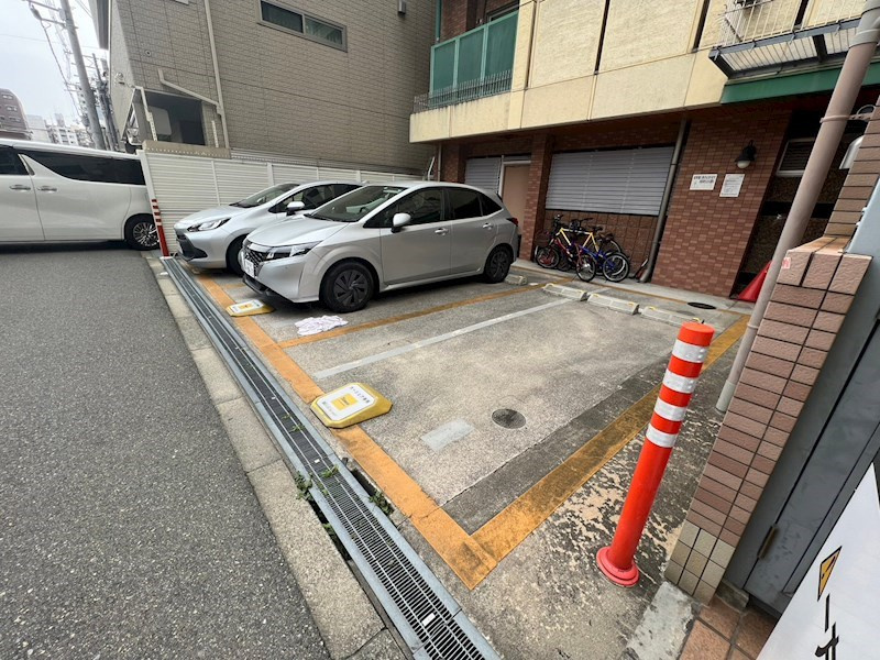 コンソラーレ難波の駐車場|駐車スペースもあります