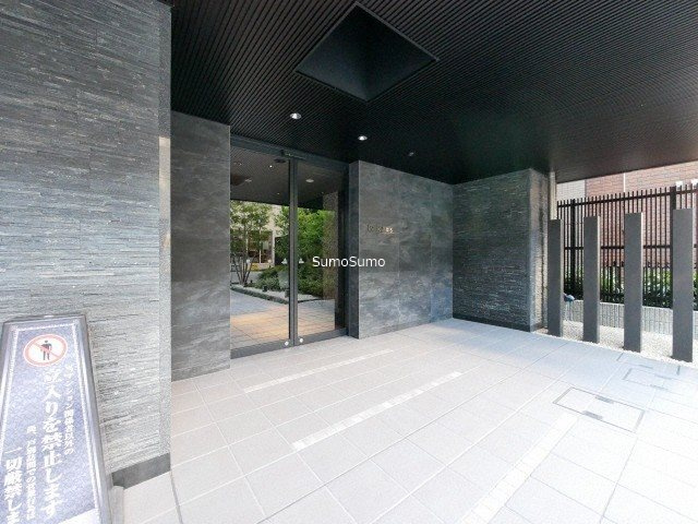 パークアクシス本町のエントランス|毎日通るエントランスはこのようになっています