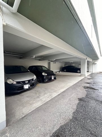 サウザンド15の駐車場