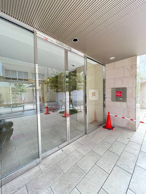 コスモリード谷町六丁目（旧 ドゥーエ谷町）のエントランス