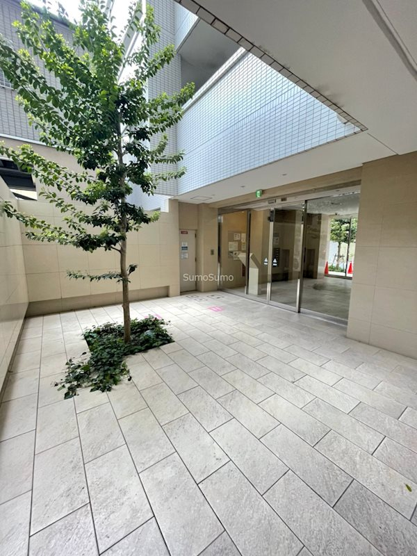 コスモリード谷町六丁目（旧 ドゥーエ谷町）のロビー