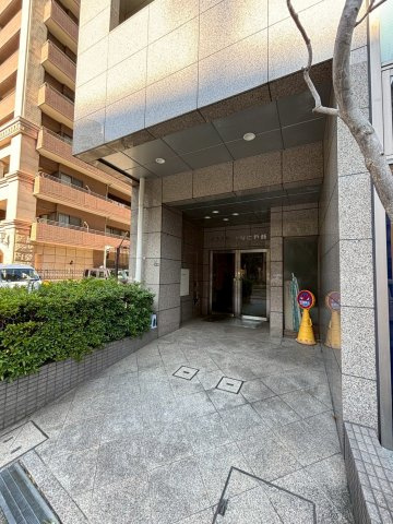サウスサイドなにわ筋のエントランス