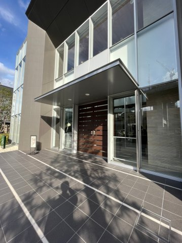 なんばグランドマスターズタワーのエントランス|建物の内部です