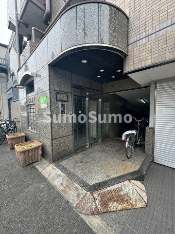 ドーム1番館のエントランス|ゆとりのあるエントランスです