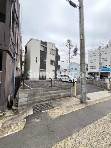 パーソナルハイツ御影Ⅱの駐車場|車をお持ちの方に嬉しい駐車場付きの物件です