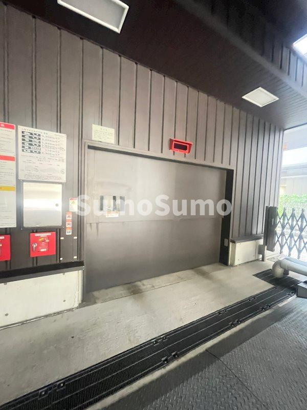 ザ・レジデンス神戸元町通の駐車場